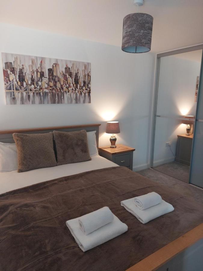 Vakantiehuis Beautiful 4-bedroom House With Private Garden & Parking Edinburgh
