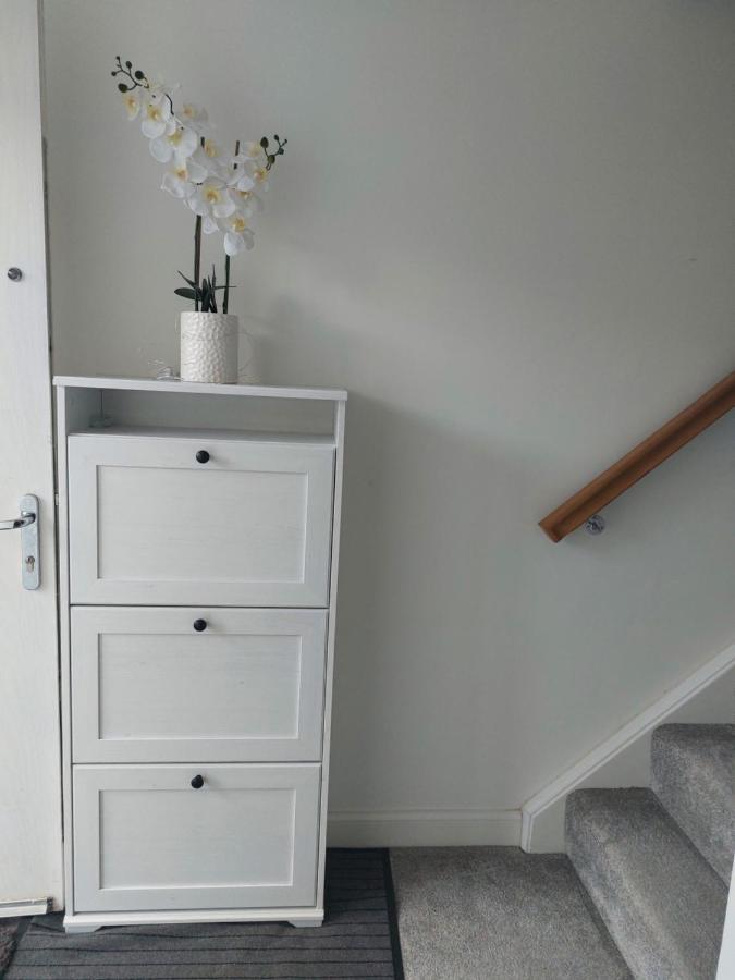 Beautiful 4-bedroom House With Private Garden & Parking Vakantiehuis Edinburgh