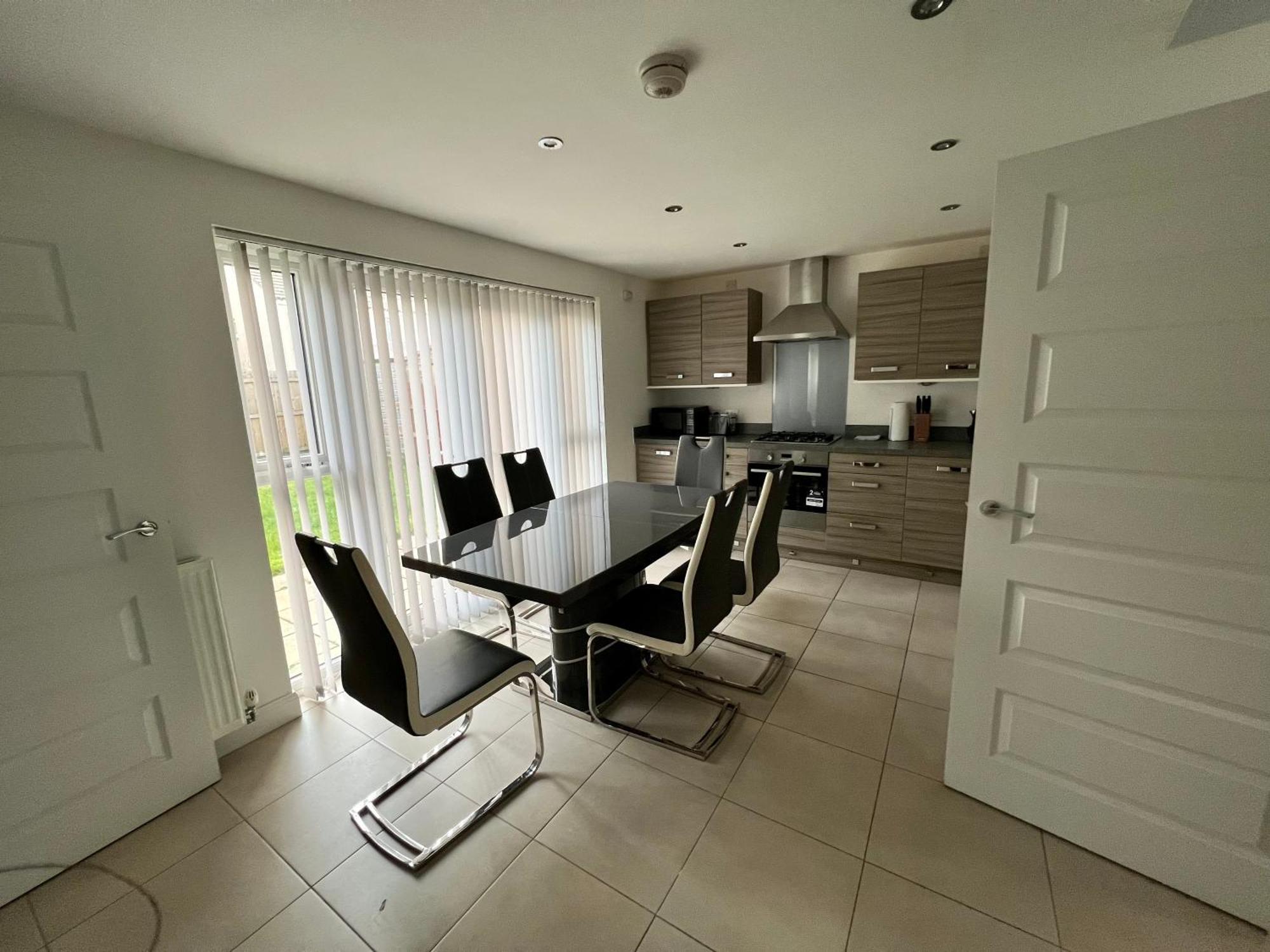 Vakantiehuis Beautiful 4-bedroom House With Private Garden & Parking Edinburgh